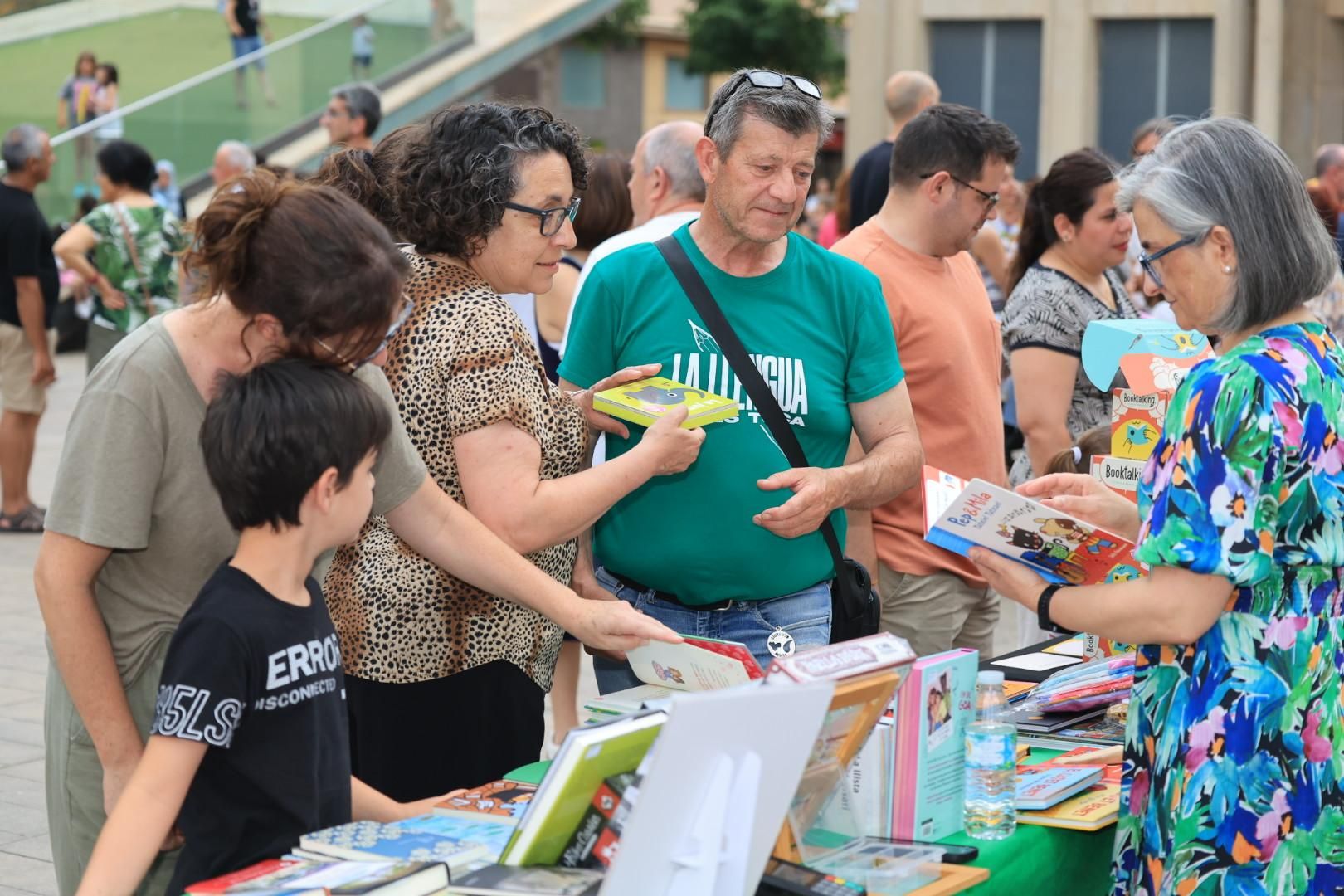Les fotos de com Vila-real 'trau la llengua' per a defensar el valencià