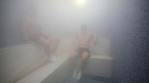 Desallotjada una sauna de Madrid on hi havia una festa il·legal amb 300 persones