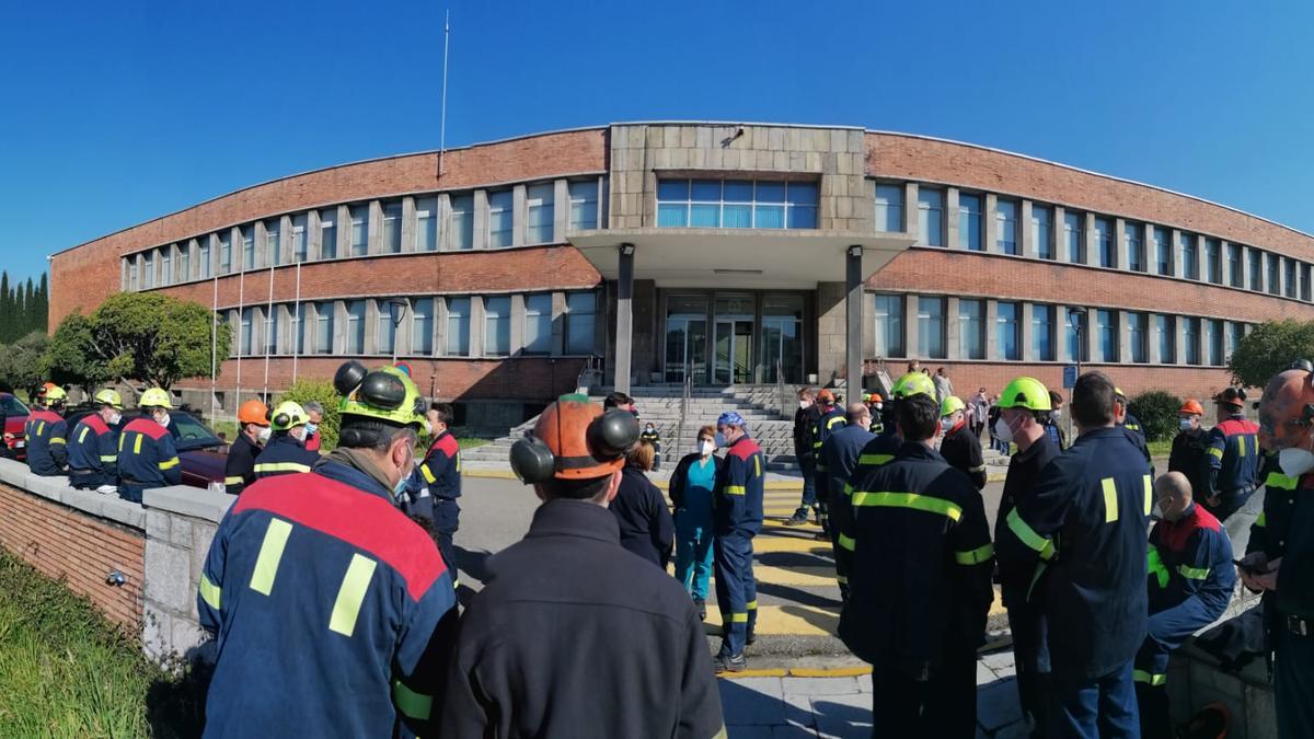 Una pasada concentración de trabajadores de Alu Ibérica