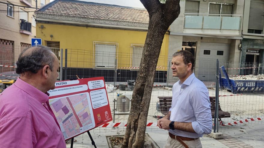 Renuevan el adoquín de la calle de la Iglesia de Patiño