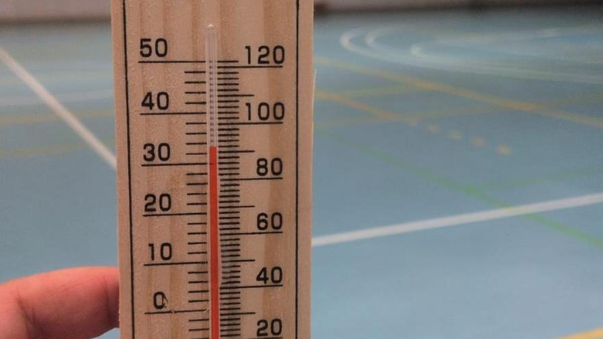 En imágenes I Termómetros en varios colegios de Zaragoza este martes