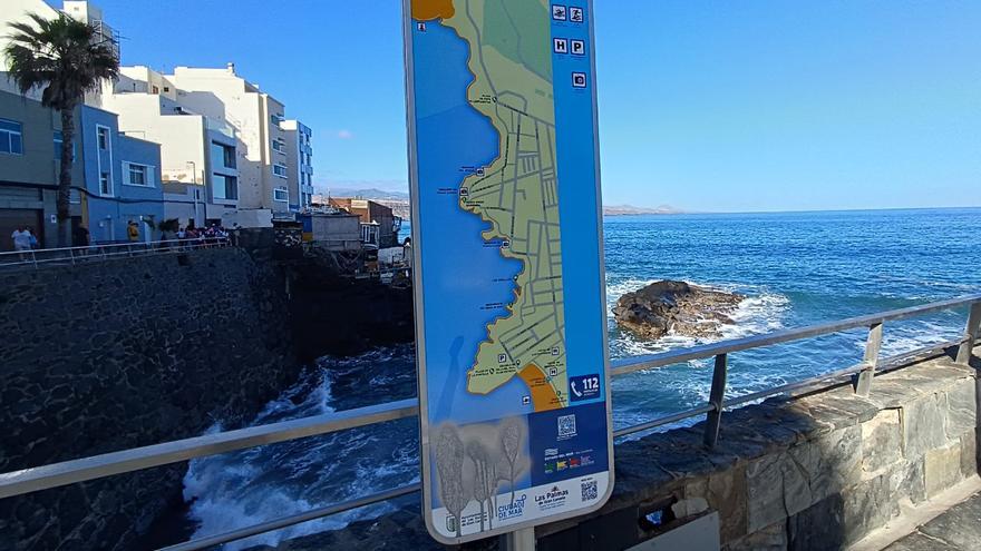 Vandalizan la señalática del paseo de Las Canteras