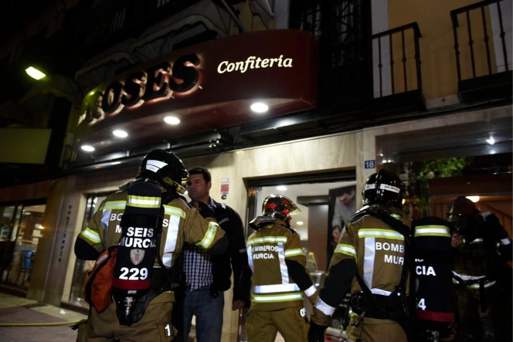 Incendio en un edificio de la plaza Camachos de Murcia