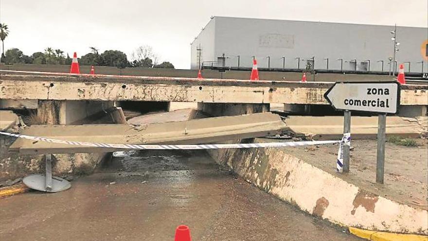 Cae parte de un puente junto a la 340 en Benicarló tras un accidente