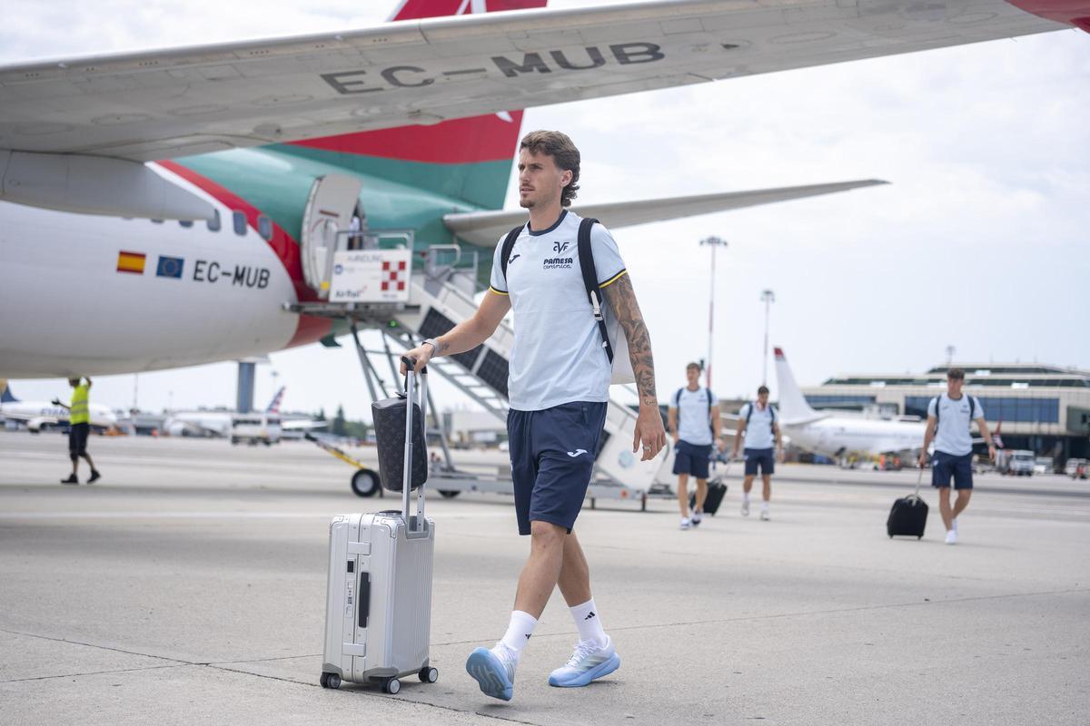 Carlos Romero, tras aterrizar este domingo con el Villarreal en Milán rumbo a Como para disputar la Como Cup.