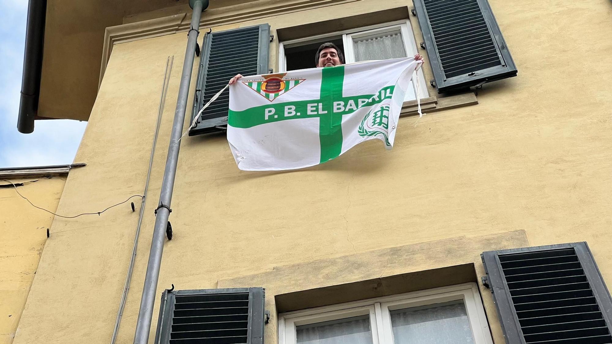 Fotogalería | Aficionados del Betis toman las calles de Florencia