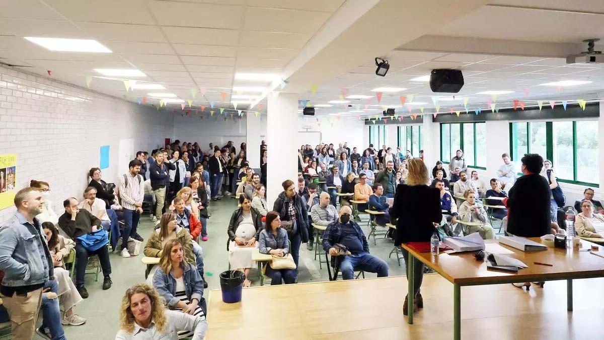 Candidatos a acceder al cuerpo docente de la Consellería de Educación en un examen de oposición en Vigo.