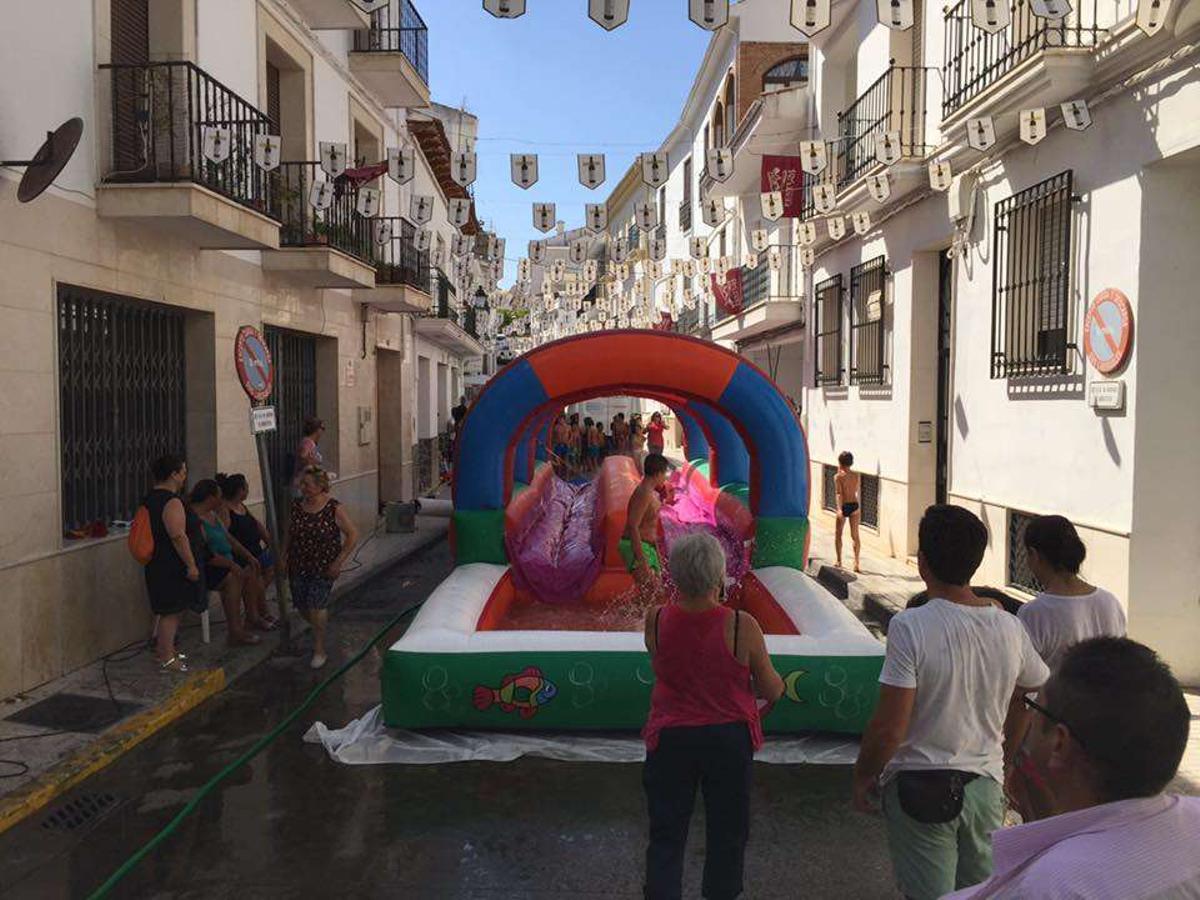 Juegos infantiles en la fiesta del Casco Antiguo de Almedinilla, en una edición anterior.