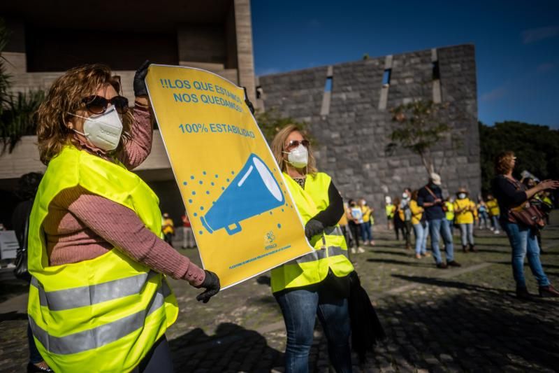 Manifestación por la paralización de la Oferta Pública de Empleo en Canarias