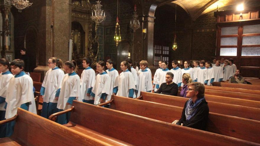 Der Kinderchor bei einem Auftritt in Lluc.