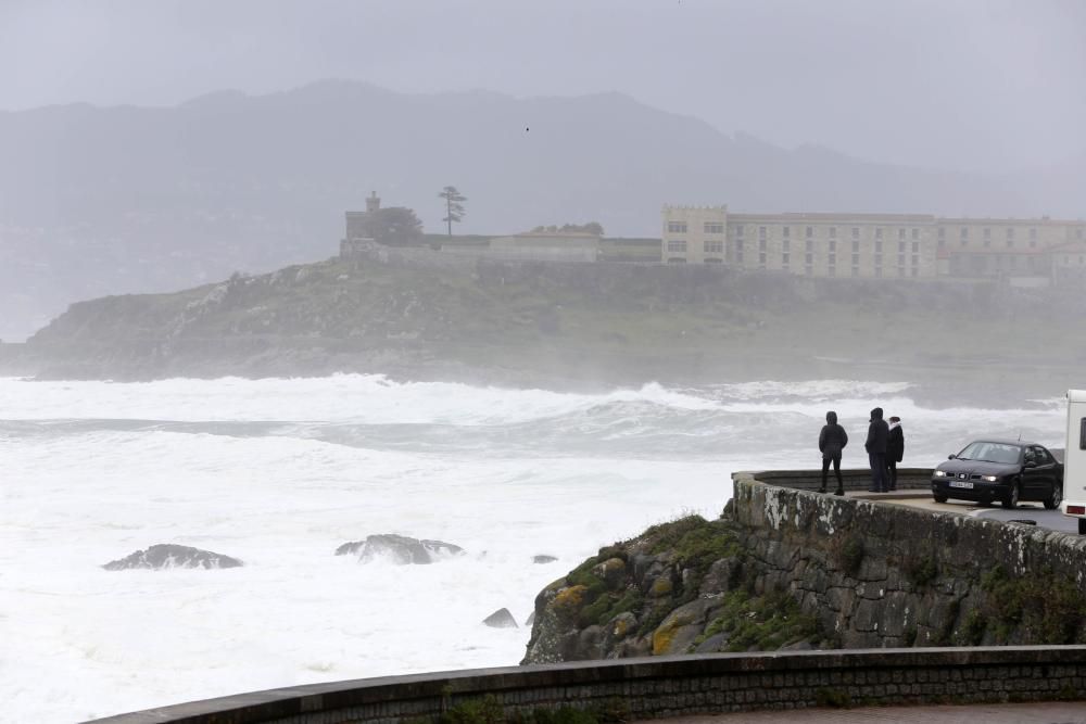 "Félix" desata la fuerza de los mares en la ría de Vigo