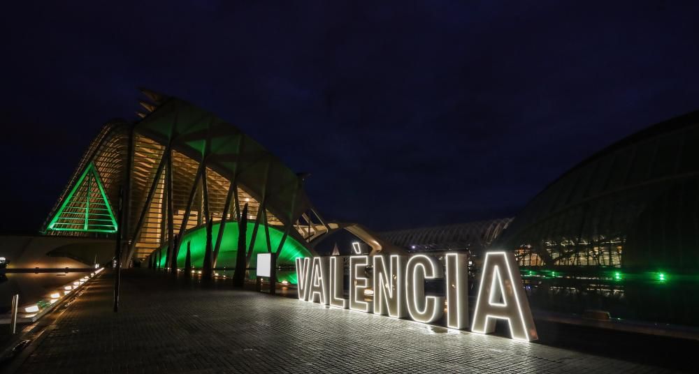 Las Artes y las Ciencias se iluminan de verde