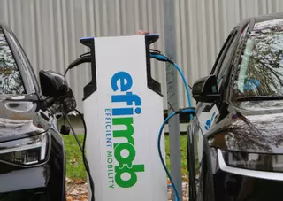 La matriculación de híbridos y eléctricos en Galicia iguala ya a los de gasolina y diésel