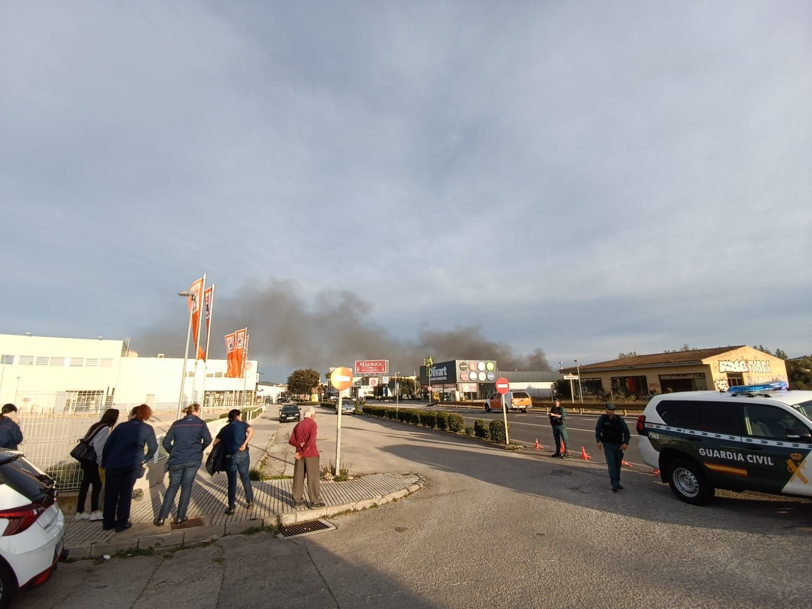 Feuer zerstört Möbelhaus Jysk in Manacor auf Mallorca