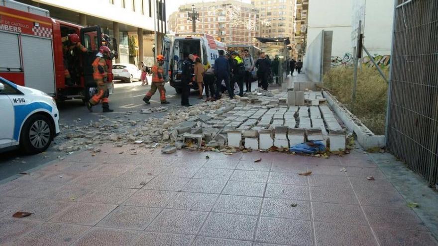 La menor a la que le cayó un muro sigue ingresada en la UCI