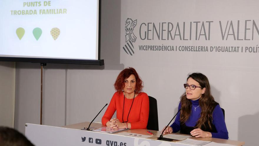 La consellera de Igualdad, Mónica Oltra, durante la comparecencia en la que anunció el nuevo modelo de Puntos de Encuentro Familiares