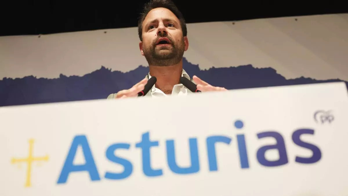 Queipo certifica el "suspenso" de Barbón y dedicará el último curso a preparar su Gobierno
