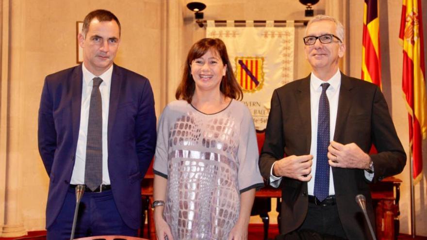 Gilles Simeoni (Korsika, links), Francina Armengol (Balearen) und Francesco Pigliaru (Sardinien).