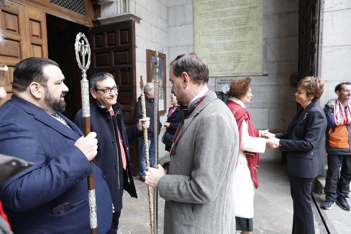 La misa en la basílica de Gijón en honor de Santa Águeda, en imágenes