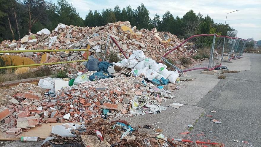 VÍDEO | La runa del càmping Pous de Figueres genera l'efecte crida d'abocaments descontrolats a tocar l'N-IIa