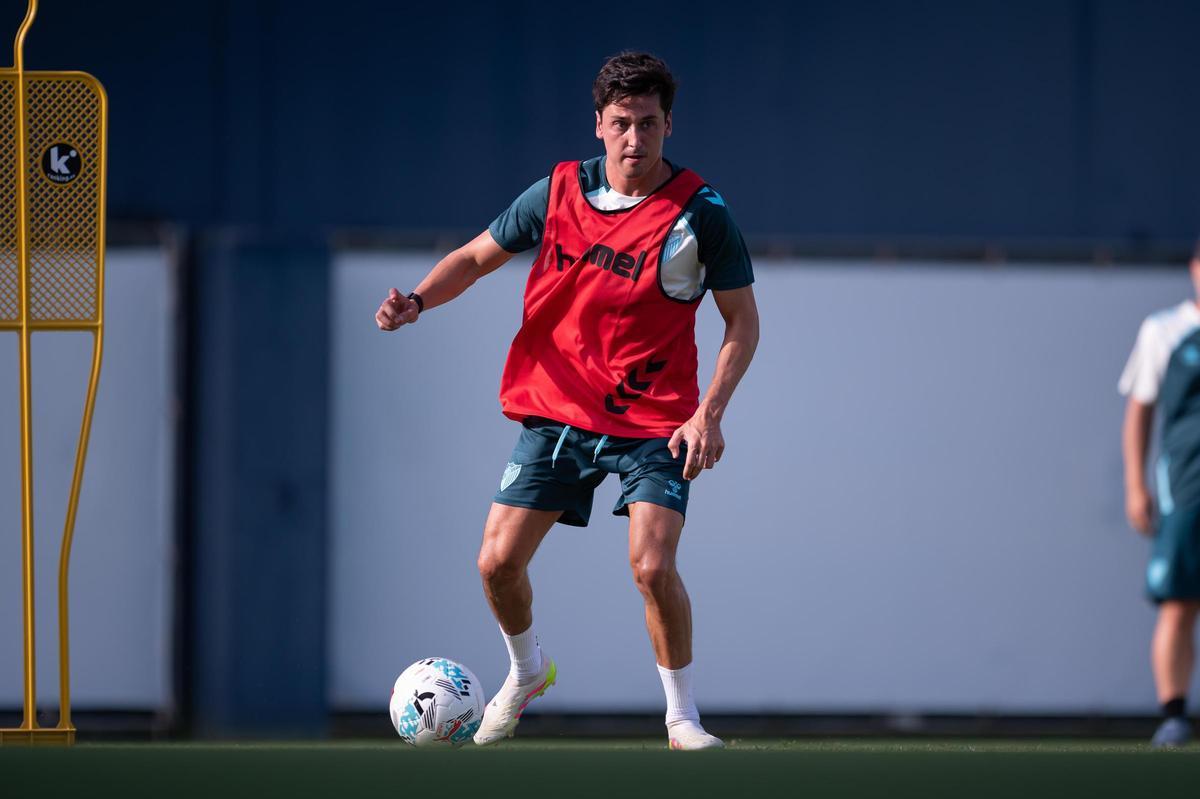 Carlos Dotor, en su primer entrenamiento con el Málaga CF.