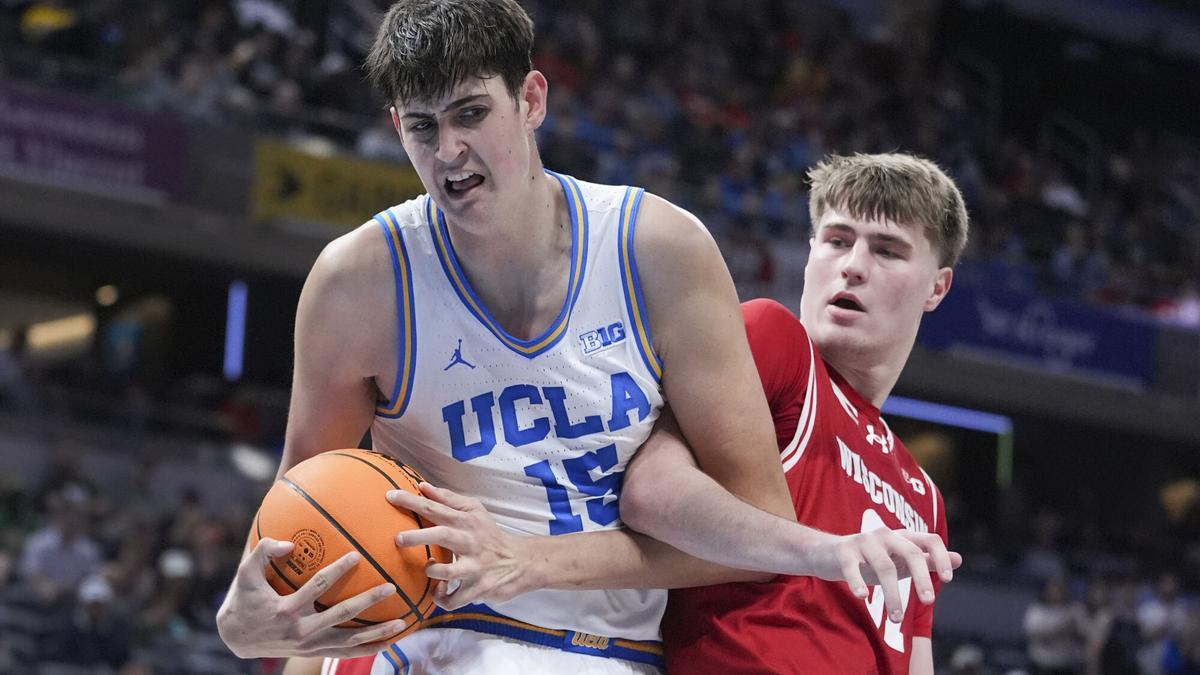 Aday Mara, en un partido con UCLA.