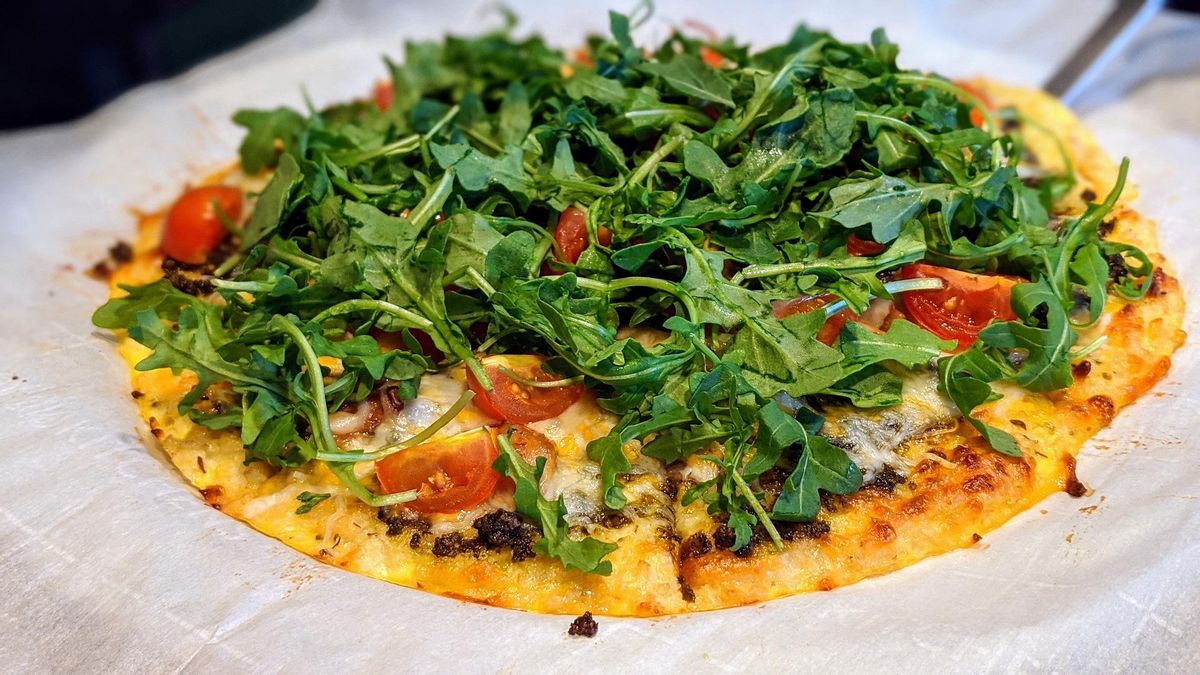 Esta pizza de coliflor es muy saludable y puedes tomarla aunque estés a dieta