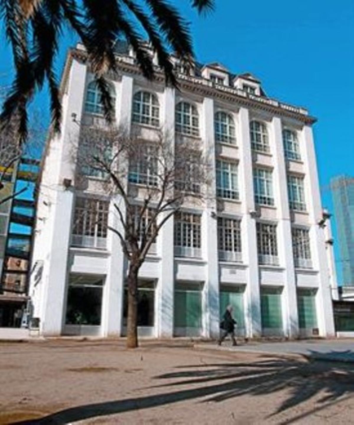 Can Felipa 8 L’arquitecte Josep Lluís Mateo va reformar l’edifici. Can Felipa 8 L’arquitecte Josep Lluís Mateo va reformar l’edifici.