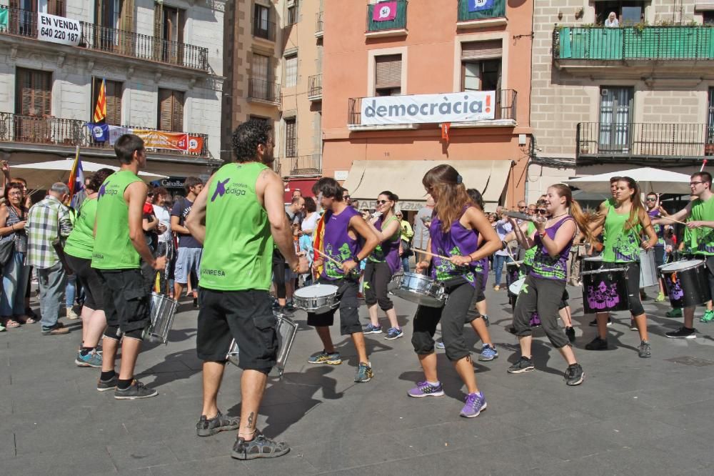 Penjada de cartells a Manresa pro referèndum