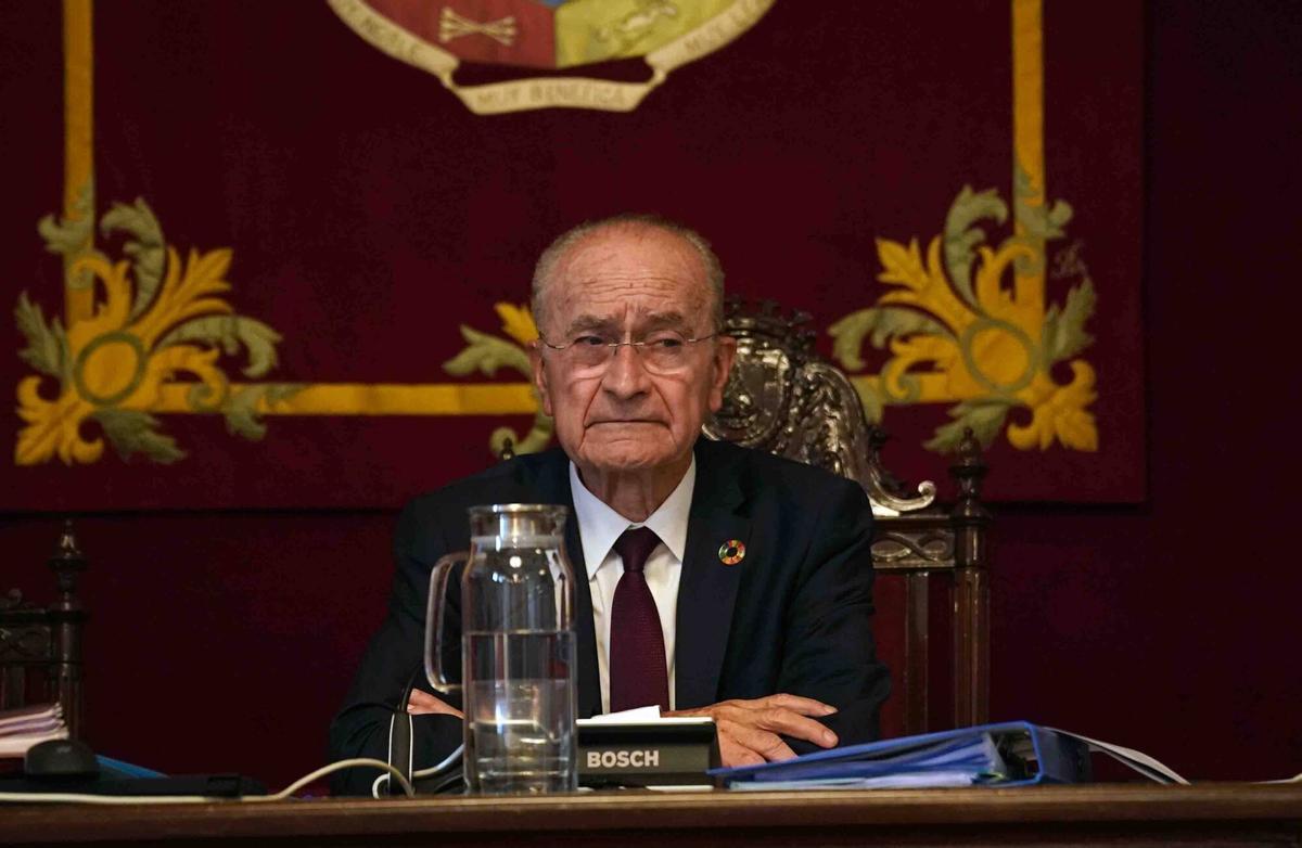 MLG 25-06-2026.-El alcalde de Málaga, Francisco de la Torre, preside el pleno ordinario del mes de junio de 2026. En el Salón de Plenos del Ayuntamiento