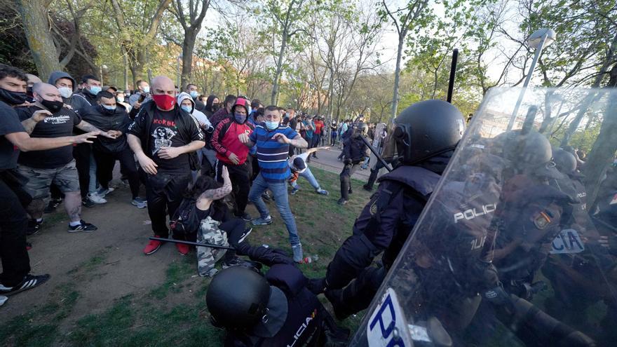 La justicia no ve indefensión en el carpetazo a la querella de Vox por los disturbios en la Plaza Roja de Vallecas