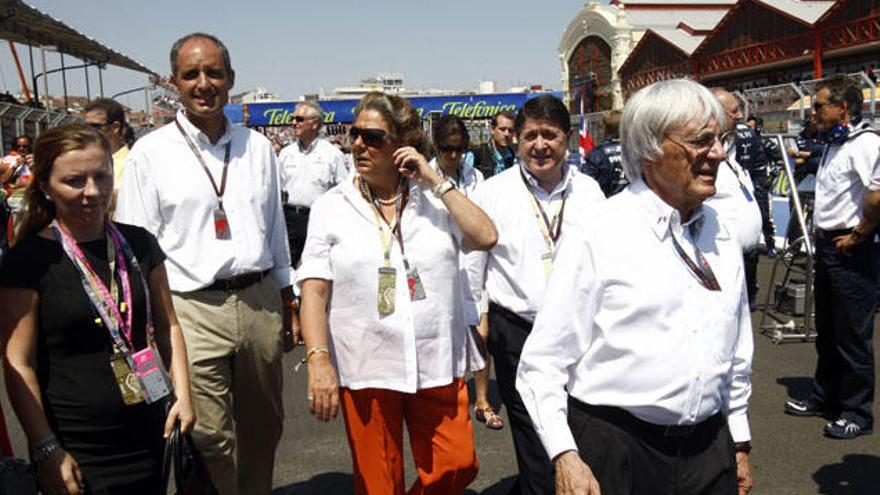 Camps, Barberá y Ecclestone, en el circuito urbano.