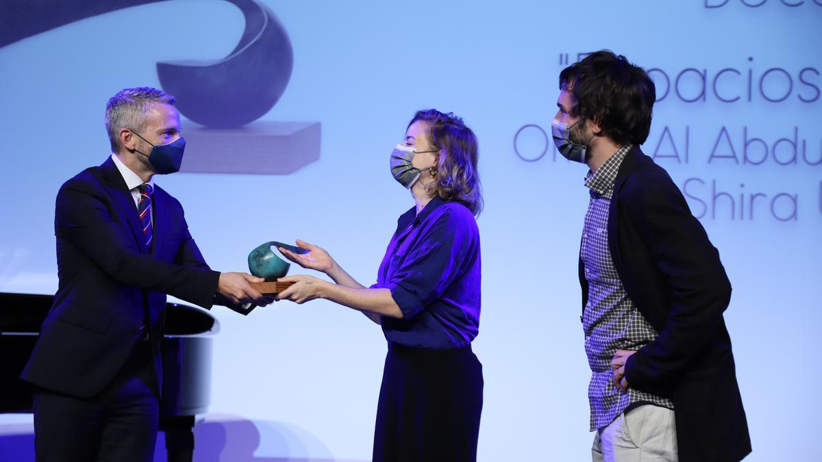 Entrega de algunos de los galardones de los Premios 2021, realizados en el acto que se celebró el pasado 17 de diciembre en el Espacio Cultural CajaCanarias de Santa Cruz de Tenerife.