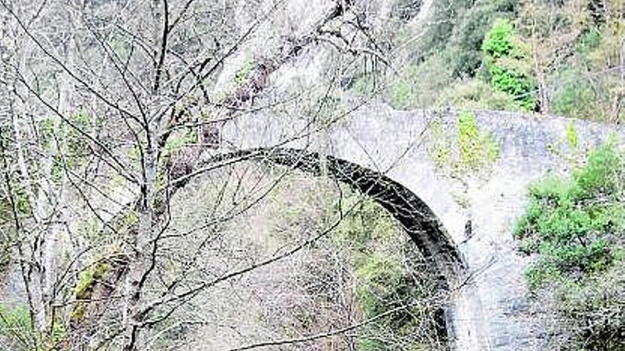 El Puente Viejo sobre el río Cares, que será cerrado a la circulación.