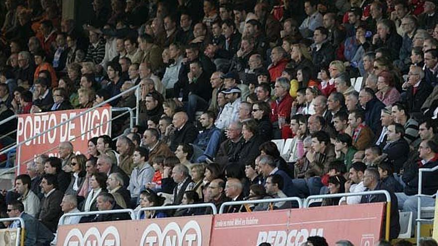 Aspecto de un sector de Río durante el partido contra el Rayo Vallecano.