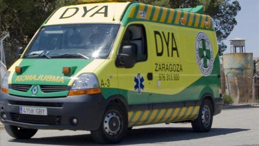 Multan al conductor de una ambulancia por aparcar mal mientras atendía una urgencia