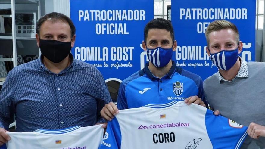 Coro en su presentación como nuevo jugador del Atlético Baleares