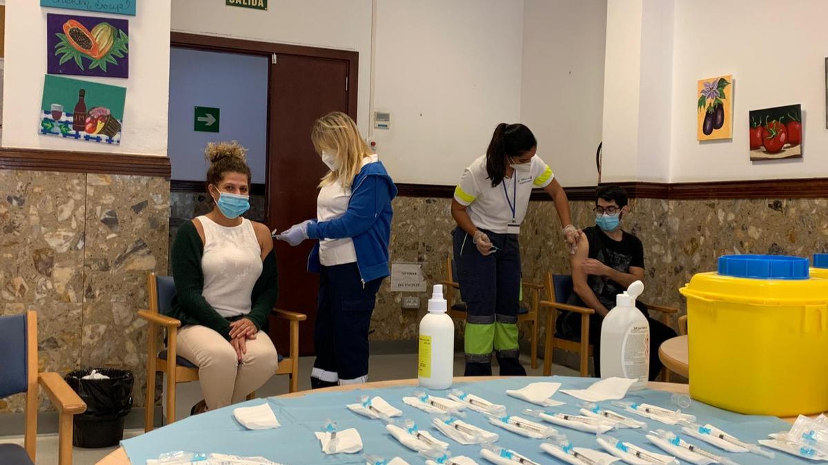 Vacunación COVID en el centro sociosanitario San Nicolás de Bari, en Gran Canaria