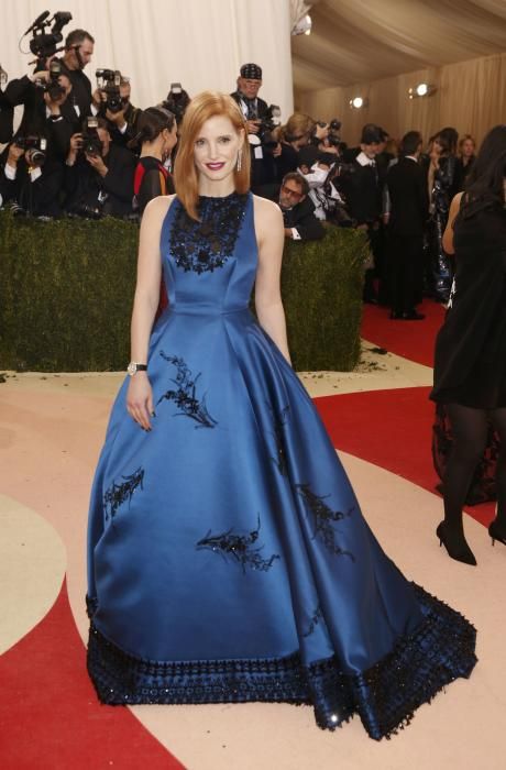 Actress Jessica Chastain arrives at the Met Gala ...