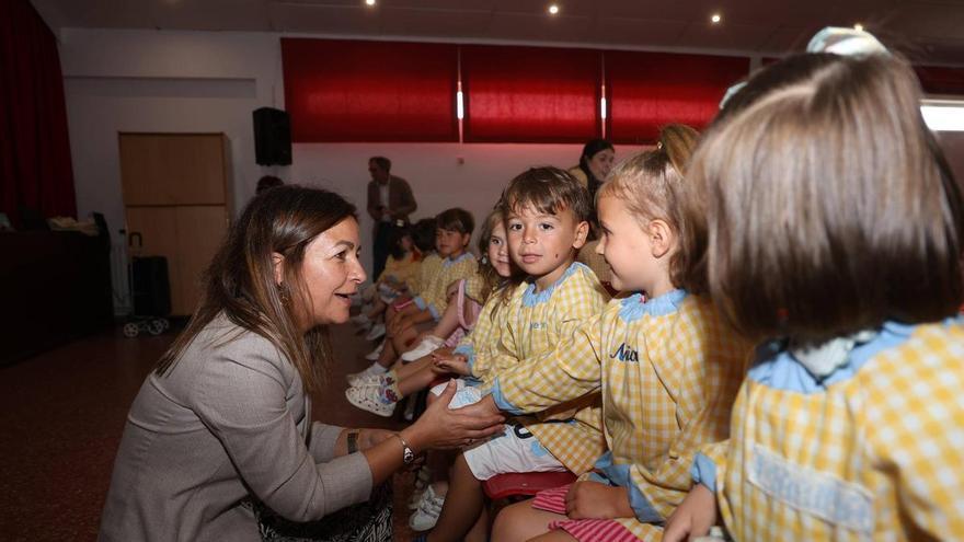 La Xunta defiende entre los escolares de A Illa los valores nutricionales del mejillón