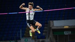 Sweden Armand Duplantis clears 6 15m to set a new Men s pole vault world record during the IAAF Diamond League competition on September 17  2020 at the Olympic stadium in Rome  - Swedish pole vault star Armand Duplantis eclipsed Ukrainian legend Sergey Bubka s 26-year mark  setting a outdoor new pole vault world record of 6 15m at the Diamond League meeting in Rome on September 17  2020  (Photo by ANDREAS SOLARO   AFP)