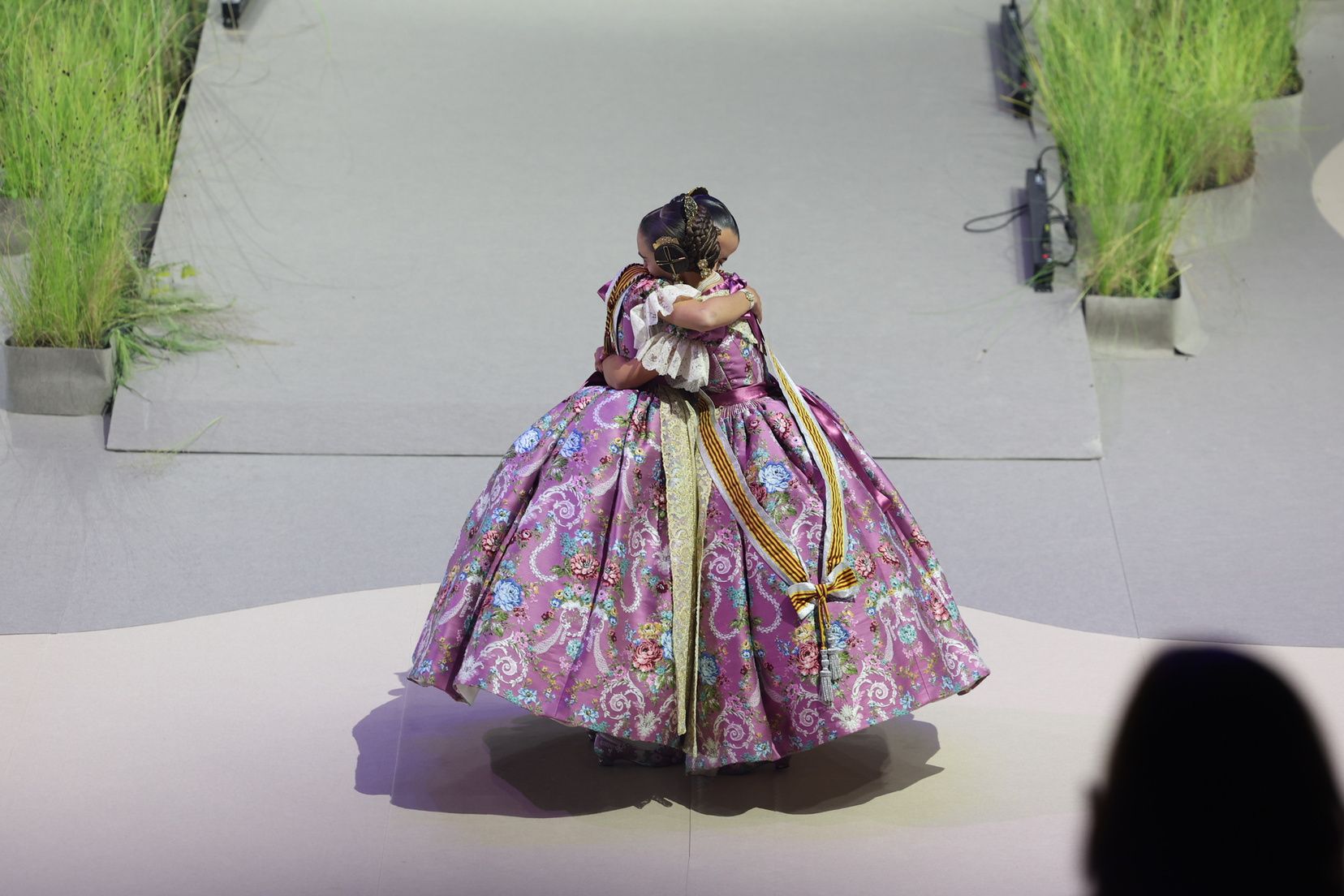 Berta Peiró y Lucía García dicen adiós a su año como falleras mayores de València 2025