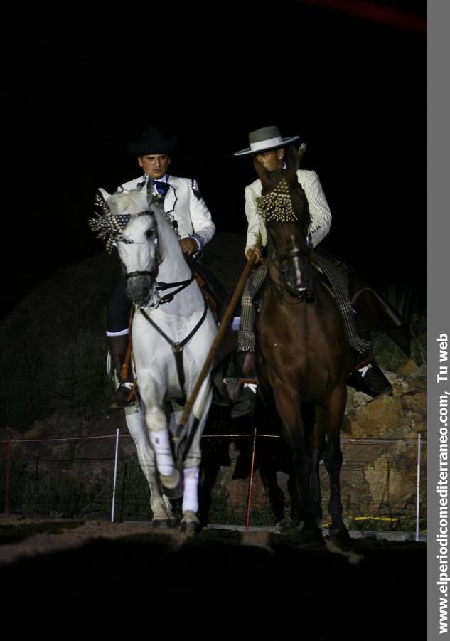 GALERÍA DE FOTOS - La actuación de Pedro Navarro despierta pasiones en la Vilavella