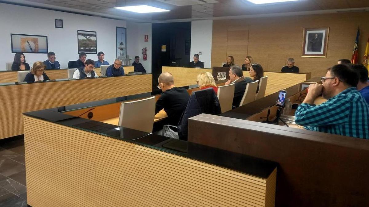 El pleno del Ayuntamiento de Almassora se reunió en sesión extraordinaria para celebrar el debate sobre el estado del municipio, que analiza la gestión municipal.