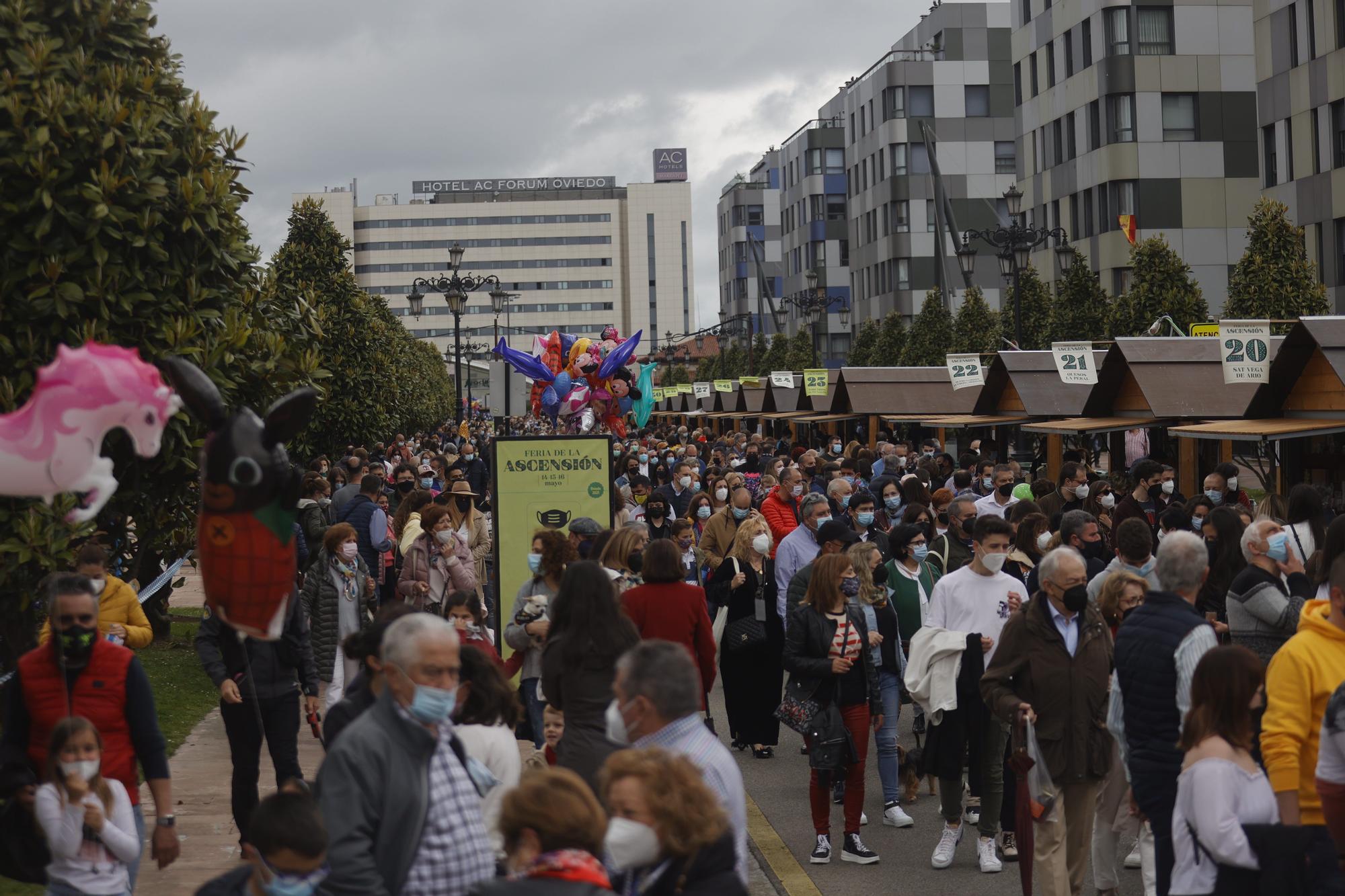 En imágenes: así fue la tercera jornada de la feria de la Ascensión en Oviedo