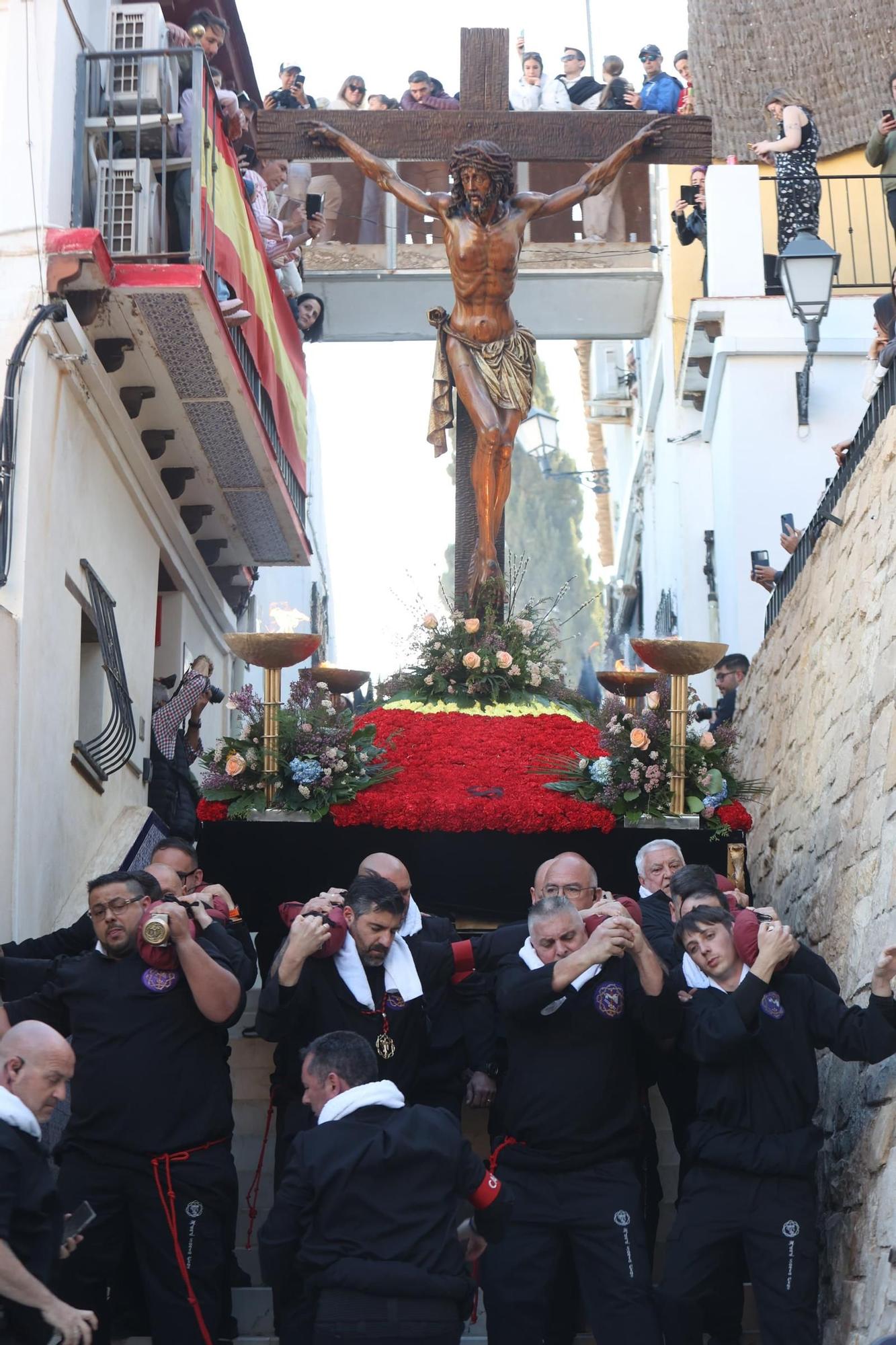 La Hermandad Penitencial de Santa Cruz se luce en el Miércoles Santo de Alicante