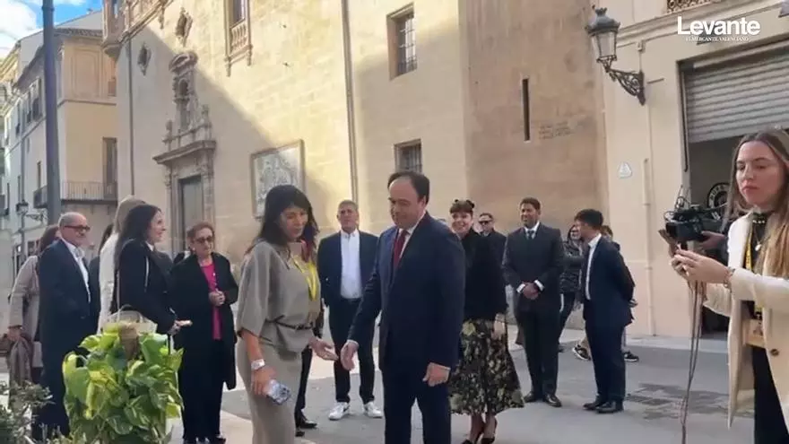 Pérez Llorca llega a las Cortes para su pleno de investidura