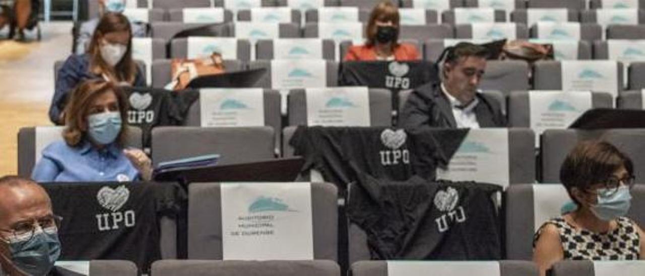 El grupo municipal del PP en el Auditorio de Ourense en el pasado pleno del Concello.   | // B. LORENZO