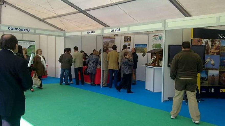 Puestos de Adisac-La Voz en una feria organizada en la provincia de Zamora.