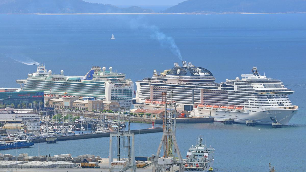 Duelo de esloras en Vigo con los colosos 'Ventura' y 'MSC Virtuosa'
